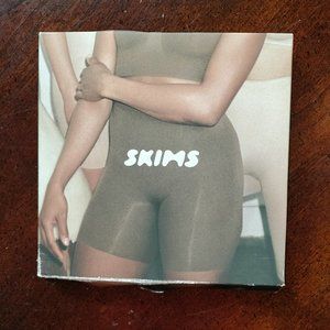 Skims Kim Kardashian Sculpting tank Cocoa S/M